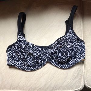 Black and white print bikini top.